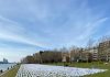 Witte vlaggetjes monument ter herdenking Corona slachtoffers Witte vlaggetjes monument ter herdenking Corona slachtoffers