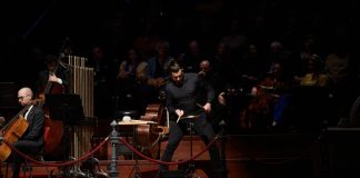 Burgemeester Femke Halsema opent solidariteit- en benefietconcert voor Oekraïne