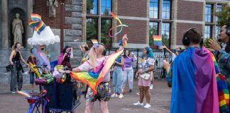 Voorbeschouwing Fabuleuze Pride Silent Disco Wandeling in Amsterdam Voorbeschouwing Fabuleuze Pride Silent Disco Wandeling in Amsterdam