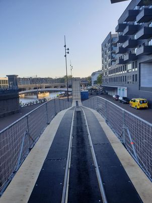 DRIEDAAGS BOBSTARTEVENEMENT OP HET WESTERDOKSPLEIN IN AMSTERDAM