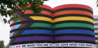 Roze Kwaku bij Waterkant op eerste dag Queer en Pride Amsterdam Roze Kwaku bij Waterkant op eerste dag Queer en Pride Amsterdam