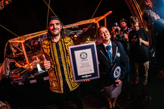 Karren Maar Festival Reinier Zonneveld vestigt nieuw Guinness World Record voor langste elektronische muziek live set op Karren Maar Festival