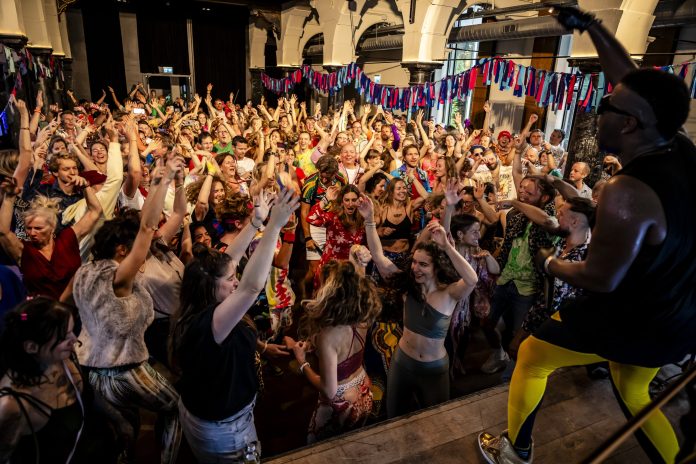 Amsterdam Dance Event gestart met Daybreaker feest in Hotel Arena