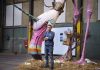 Gigantische flamingo in STRAAT Museum vestigt aandacht op klimaatverandering Gigantische flamingo in STRAAT Museum vestigt aandacht op klimaatverandering