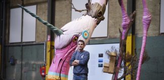 Gigantische flamingo in STRAAT Museum vestigt aandacht op klimaatverandering Gigantische flamingo in STRAAT Museum vestigt aandacht op klimaatverandering