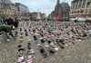 10.000 kinderschoenen en namen kindslachtoffers voorgelezen op Dam 10.000 kinderschoenen en namen kindslachtoffers voorgelezen op Dam