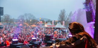 Amsterdamse Nina Sanetti rockte mainstage Kingsland voor wel 10.000 bezoekers Amsterdamse Nina Sanetti rockte mainstage Kingsland voor wel 10.000 bezoekers