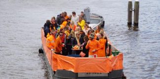 Varen door Amsterdam met Koningsdag? Varen door Amsterdam met Koningsdag?