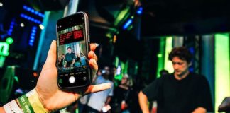 Heineken en DJ Barry Can’t Swim trappen ADE af met geheime boodschap: ‘’Keep the moment in your memory, not on your phones’’ Heineken en DJ Barry Can't Swim trappen ADE af met geheime boodschap: ‘’Keep the moment in your memory, not on your phones’’
