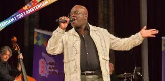 Emile Baars zondag trotse finalist van het Ouderen Songfestival