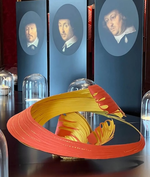 porselein weesp Presentatie ‘80 jaar vrijheid’ en tentoonstelling ‘Porselein!’ geopend bij Museum Weesp