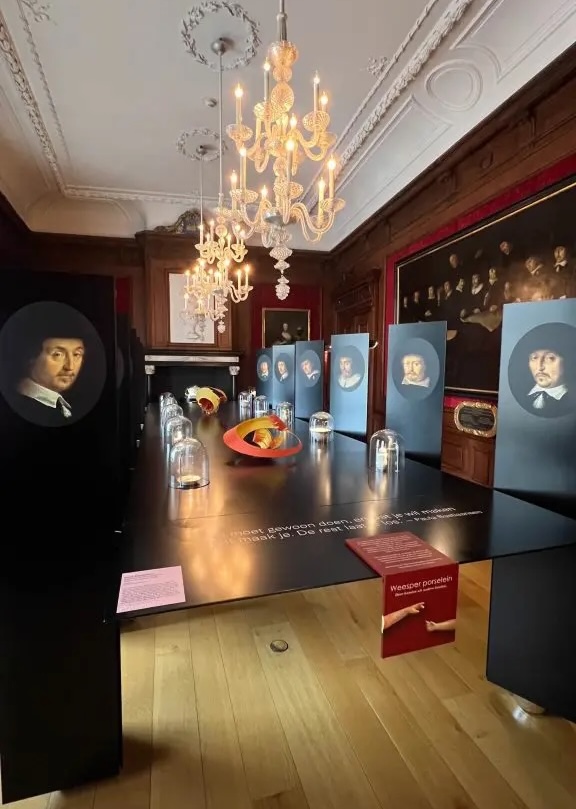 Presentatie ‘80 jaar vrijheid’ en tentoonstelling ‘Porselein!’ geopend bij Museum Weesp