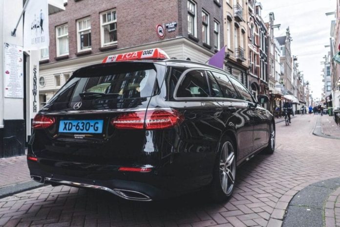 Comfortabel en betrouwbaar reizen met TCA taxi in Amsterdam