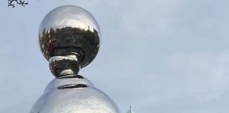 Een nieuw, metershoog kunstwerk op het Rembrandtplein