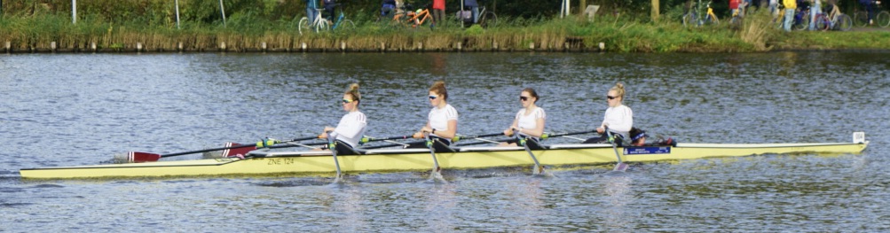 Roeiers van TeamNL knokken zich samen met clubgenoten naar winst op de Amstel