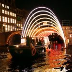Bewonder het Amsterdam Light Festival vanaf het water