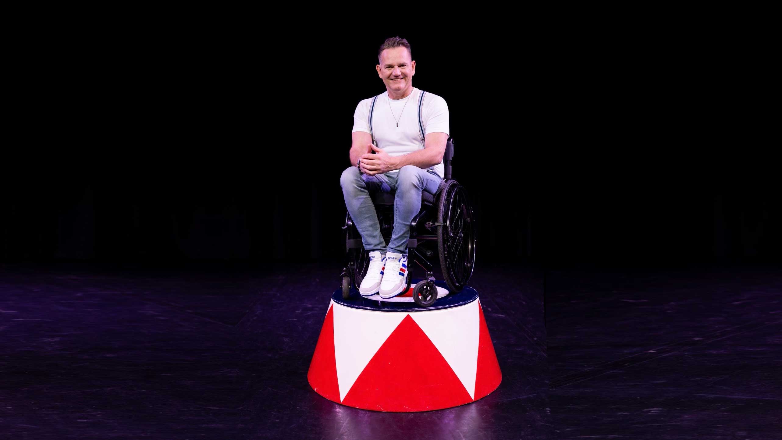 Alex Sijm brengt humor en inclusie samen in Scala Amsterdam