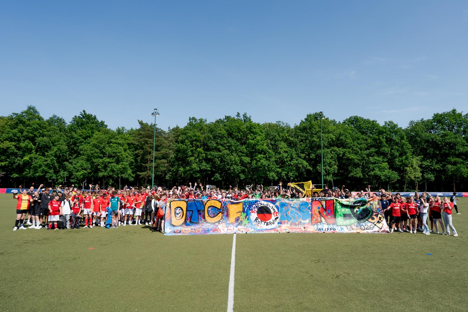 Betaald voetbal organiseert Community Walk voor mentale gezondheid jongeren