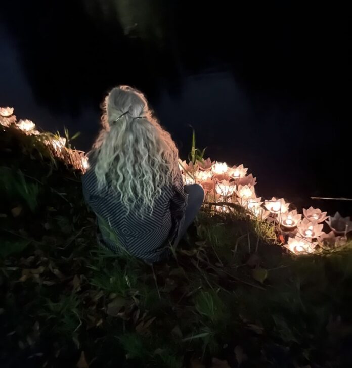 Allerzielen in het Noorderpark: “dierbaren herdenken met een lotusbloem in vijver”