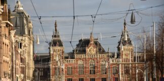 Zaterdag geen treinen op Amsterdam Centraal Station; zondag en maandag gewijzigde treintijden Zaterdag geen treinen op Amsterdam Centraal Station; zondag en maandag gewijzigde treintijden