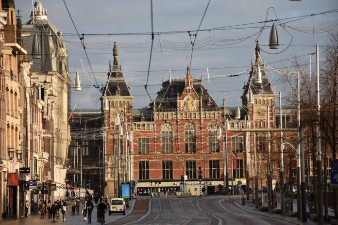 Zaterdag geen treinen op Amsterdam Centraal Station; zondag en maandag gewijzigde treintijden