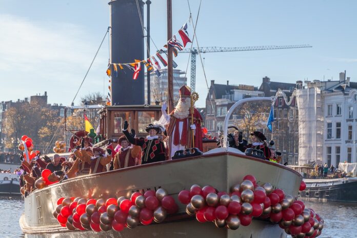 sinterklaas in amsterdam Sinterklaas komt naar Amsterdam op zondag 15 november